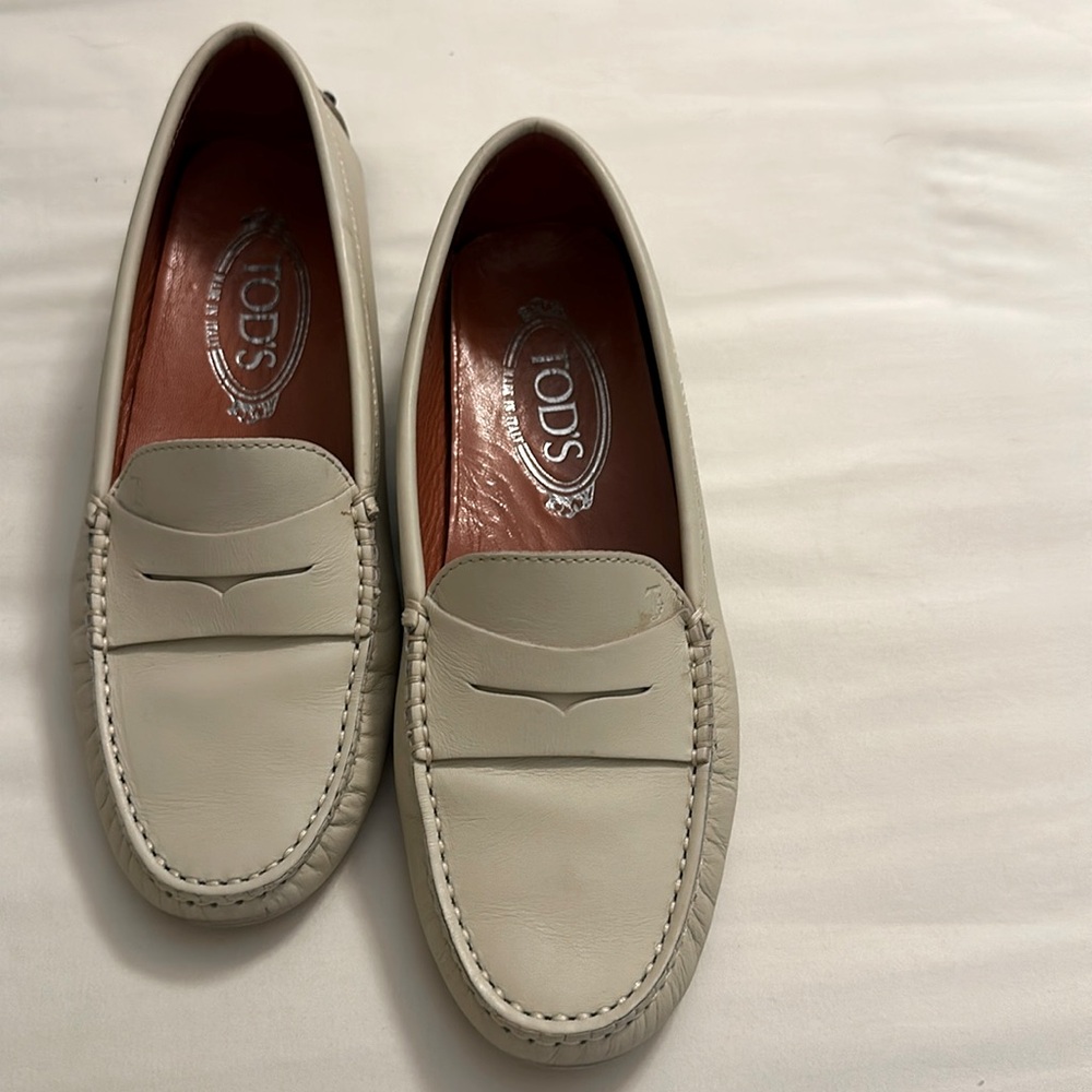 Tod's Authentic 
Gommino driving Loafers Made in Italy